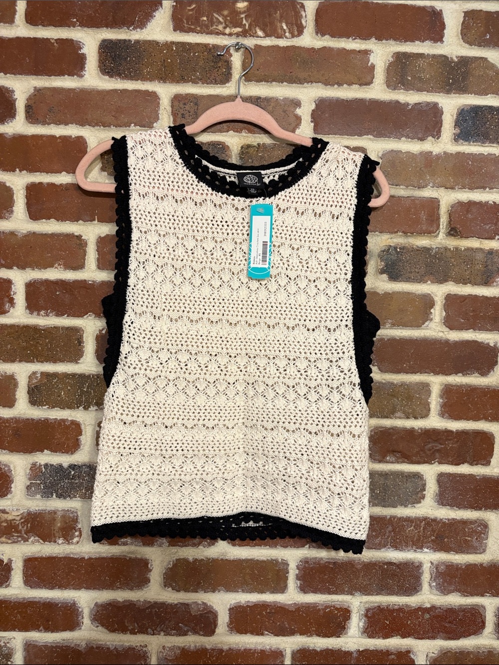 Bobeau Adri sleeveless crochet sweater cream with black size xs NEW